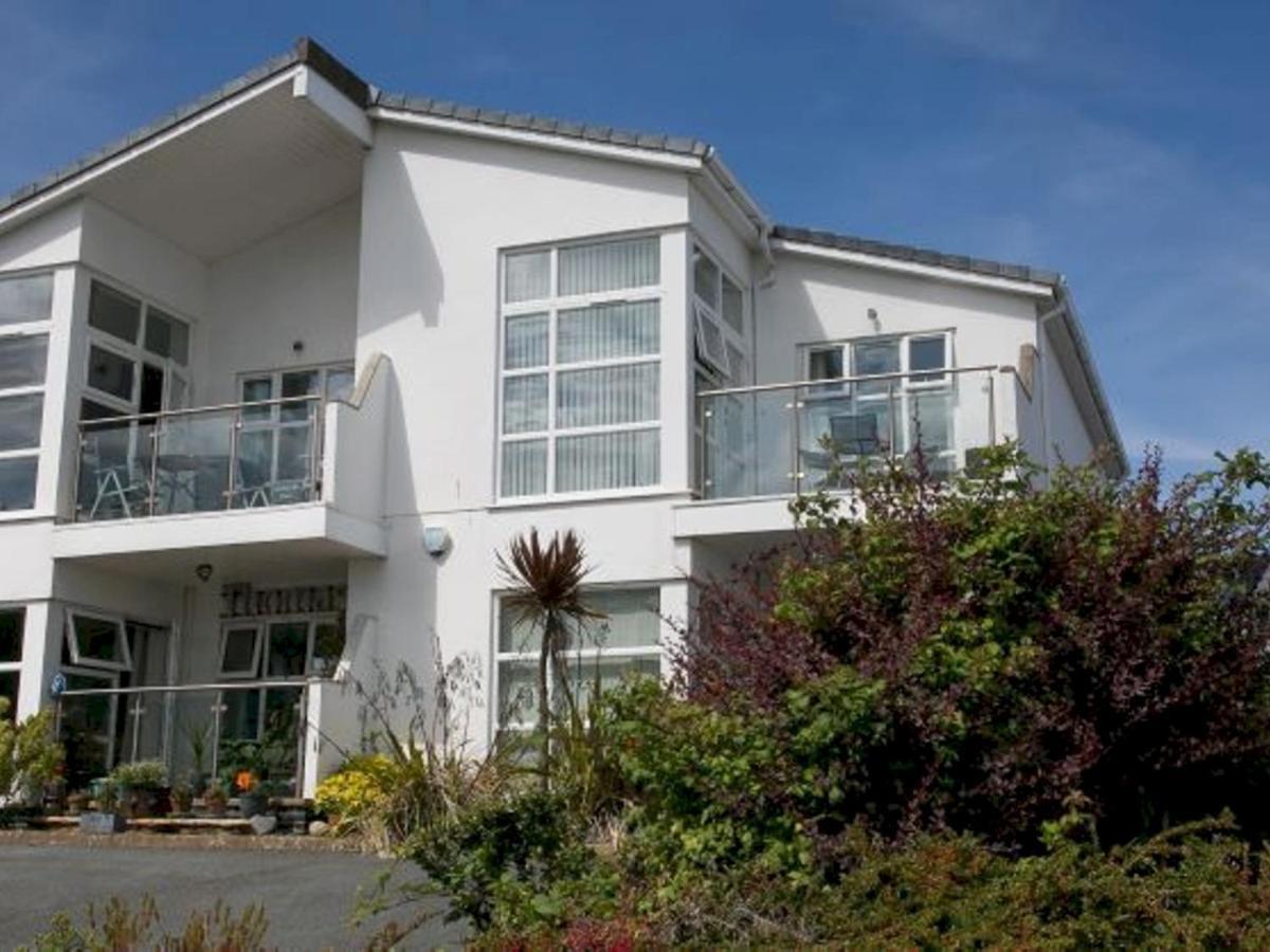 Pass The Keys 2 Bed Sea View Apartment With Balcony Parking Benllech Exterior photo